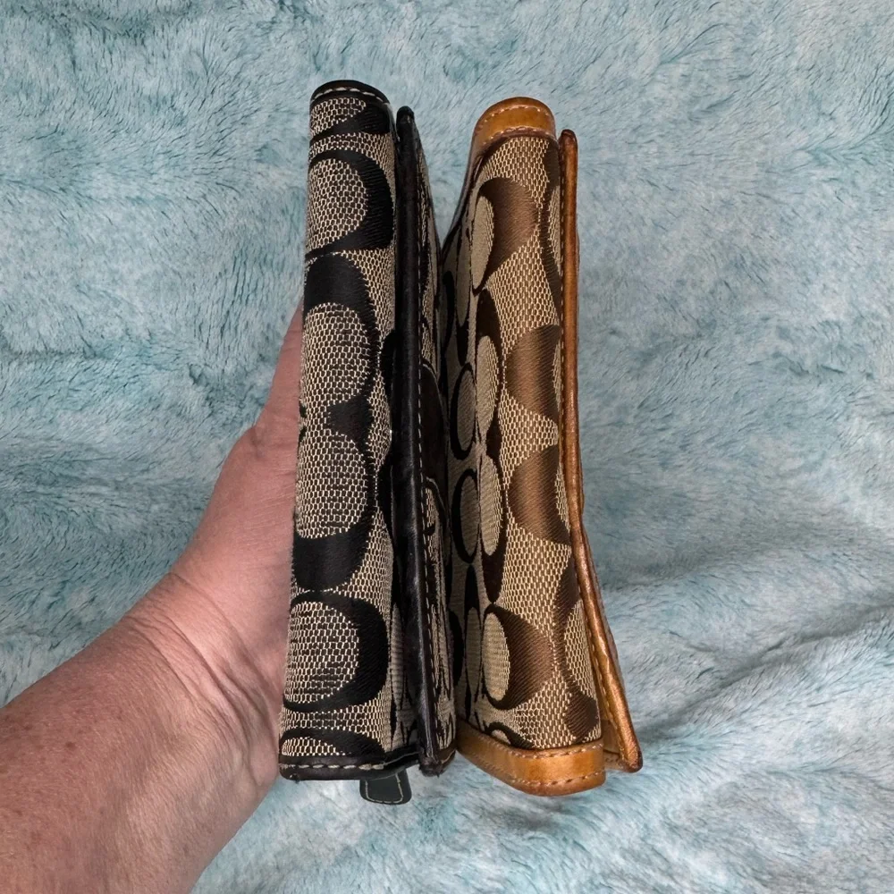 Two (2) Vintage Coach signature Wallets, black & grey and brown & tan 1 dust bag - Picture 15 of 15